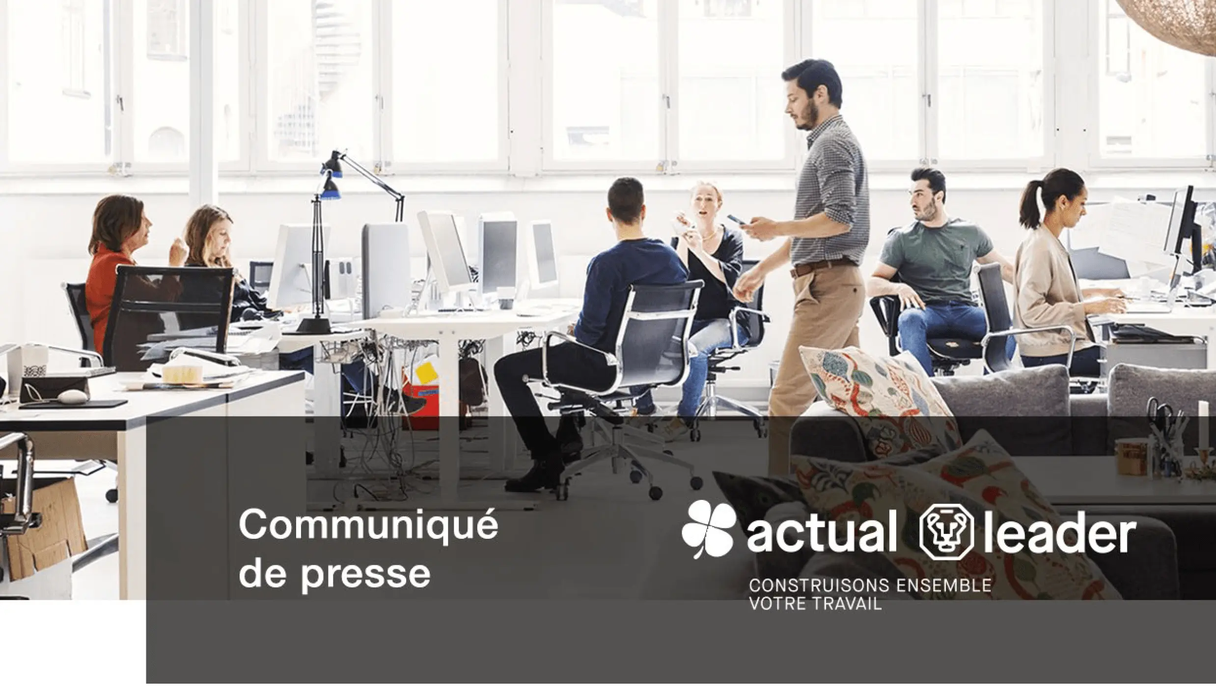 Communiqué de presse d'Actual Leader illustrant des collaborateurs dans un bureau en open space.